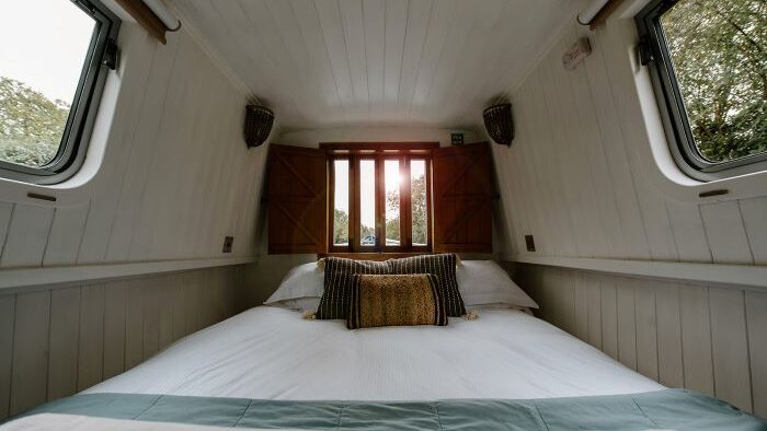 Chalkhill-Blue-luxury-narrowboat-bedroom