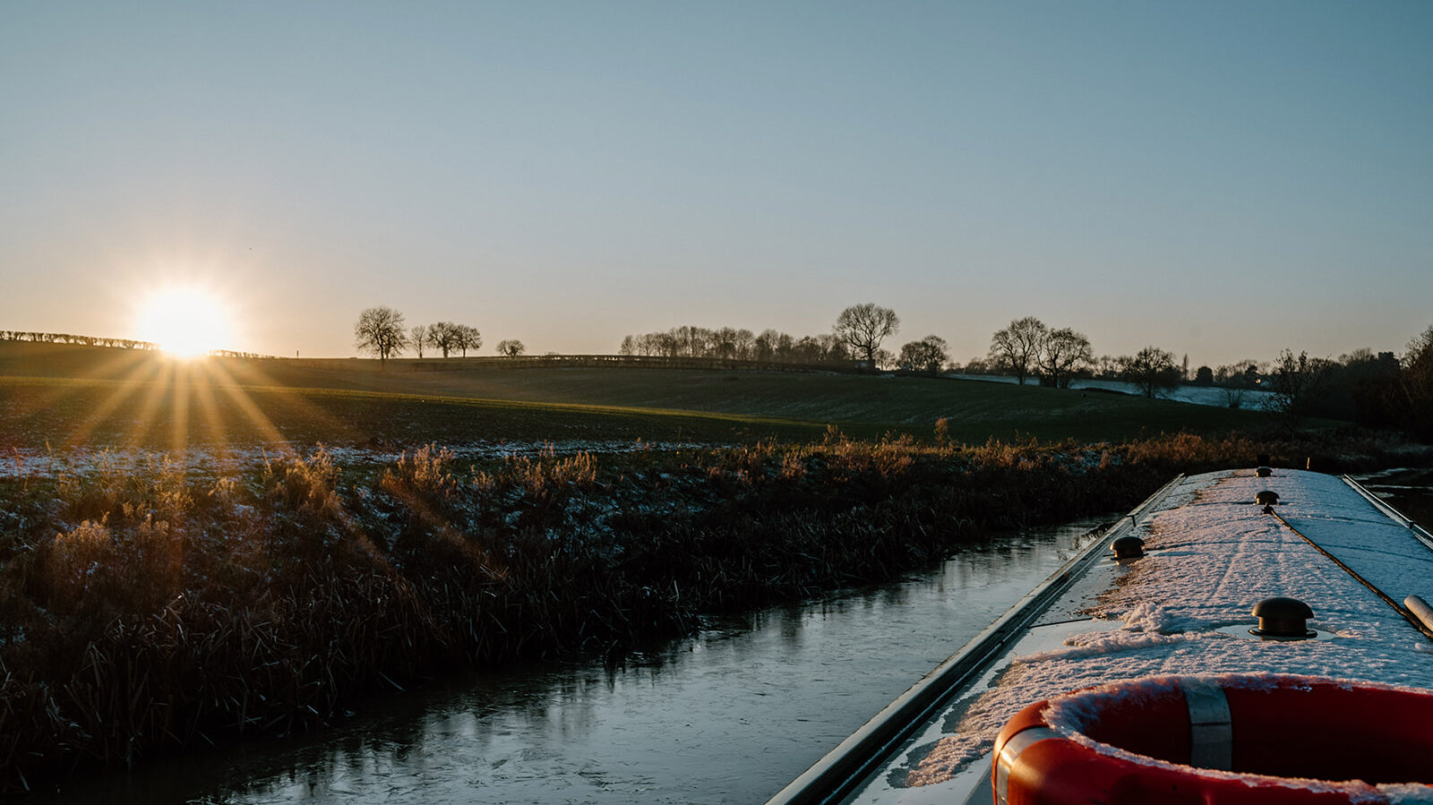 Valentine’s Day luxury narrowboat holiday sunrise